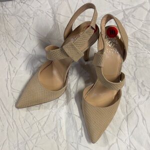 Brand new , Vince Camuto, suede Beige Pointed-Toe Slingback Heels size 10